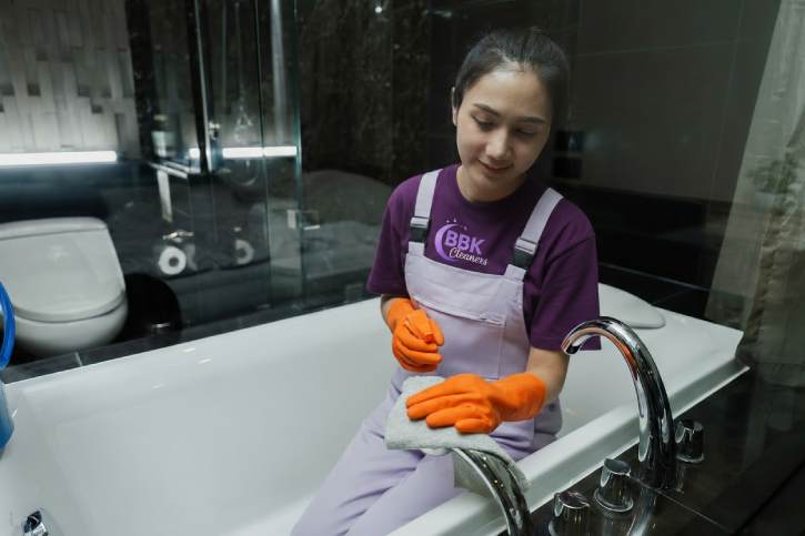 Bathroom Cleaning Service in Seattle: Save Time & Shine